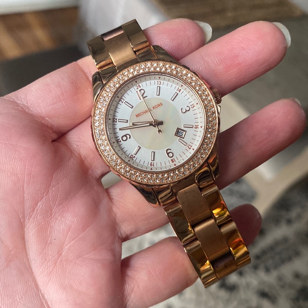 Michael Kors watch. Great condition. - Picture 2 of 3